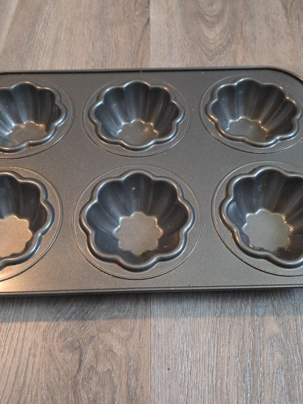 Wilton Gray Floral Mini Bundt Pan - 6-Cavity
